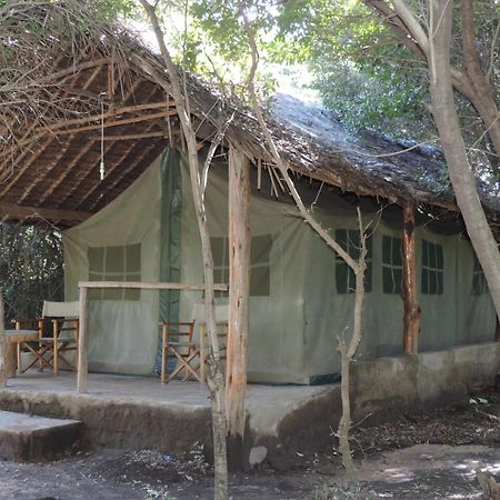 Enchoro Wildlife Camp Hotel Ololaimutiek Bagian luar foto