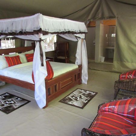 Enchoro Wildlife Camp Hotel Ololaimutiek Bagian luar foto