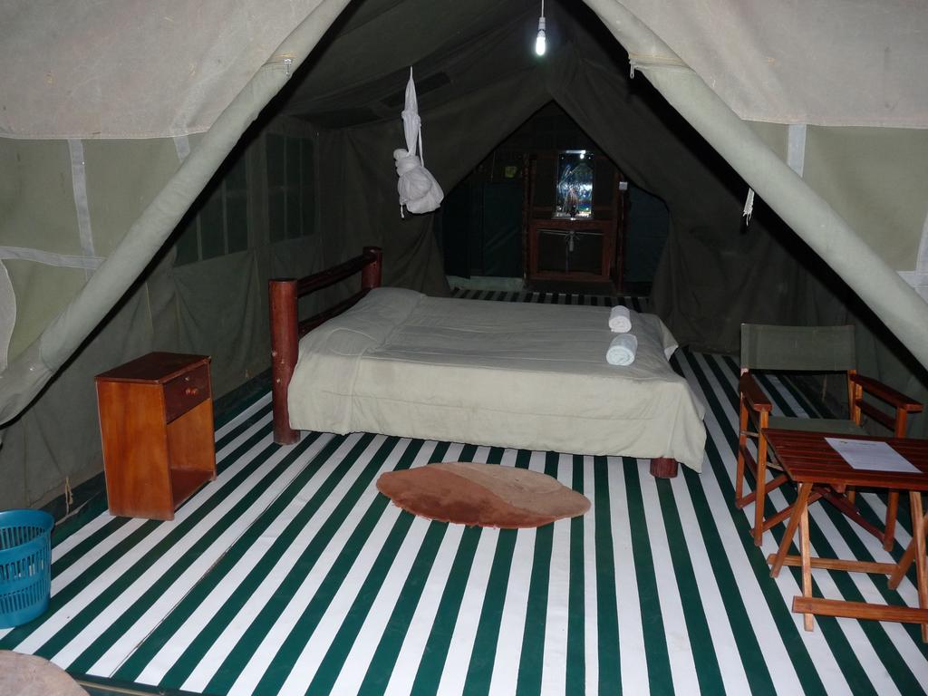 Enchoro Wildlife Camp Hotel Ololaimutiek Ruang foto