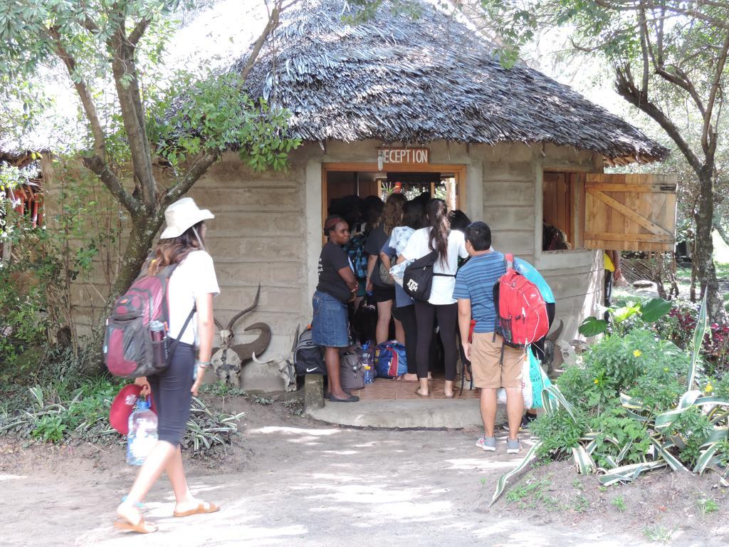 Enchoro Wildlife Camp Hotel Ololaimutiek Bagian luar foto