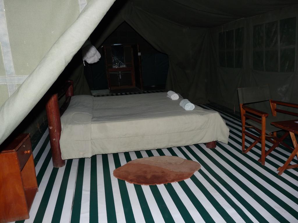 Enchoro Wildlife Camp Hotel Ololaimutiek Bagian luar foto