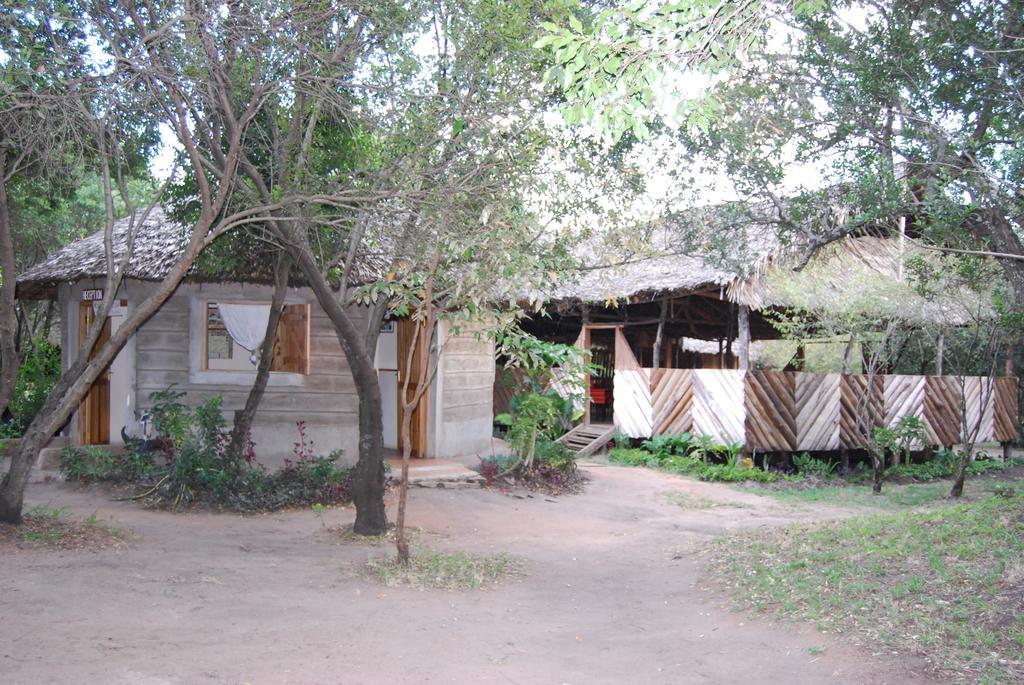 Enchoro Wildlife Camp Hotel Ololaimutiek Bagian luar foto