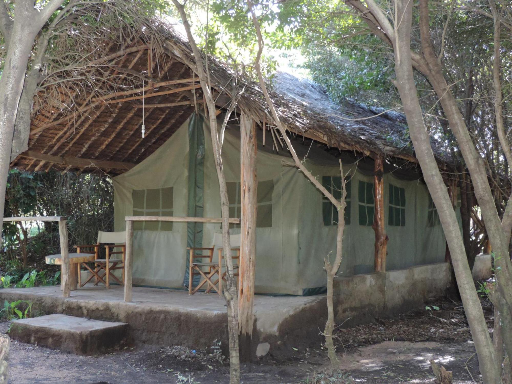 Enchoro Wildlife Camp Hotel Ololaimutiek Bagian luar foto