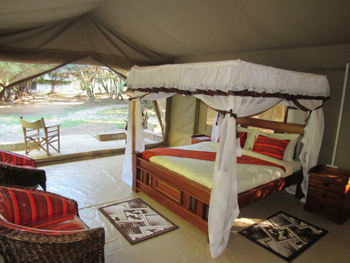 Enchoro Wildlife Camp Hotel Ololaimutiek Bagian luar foto