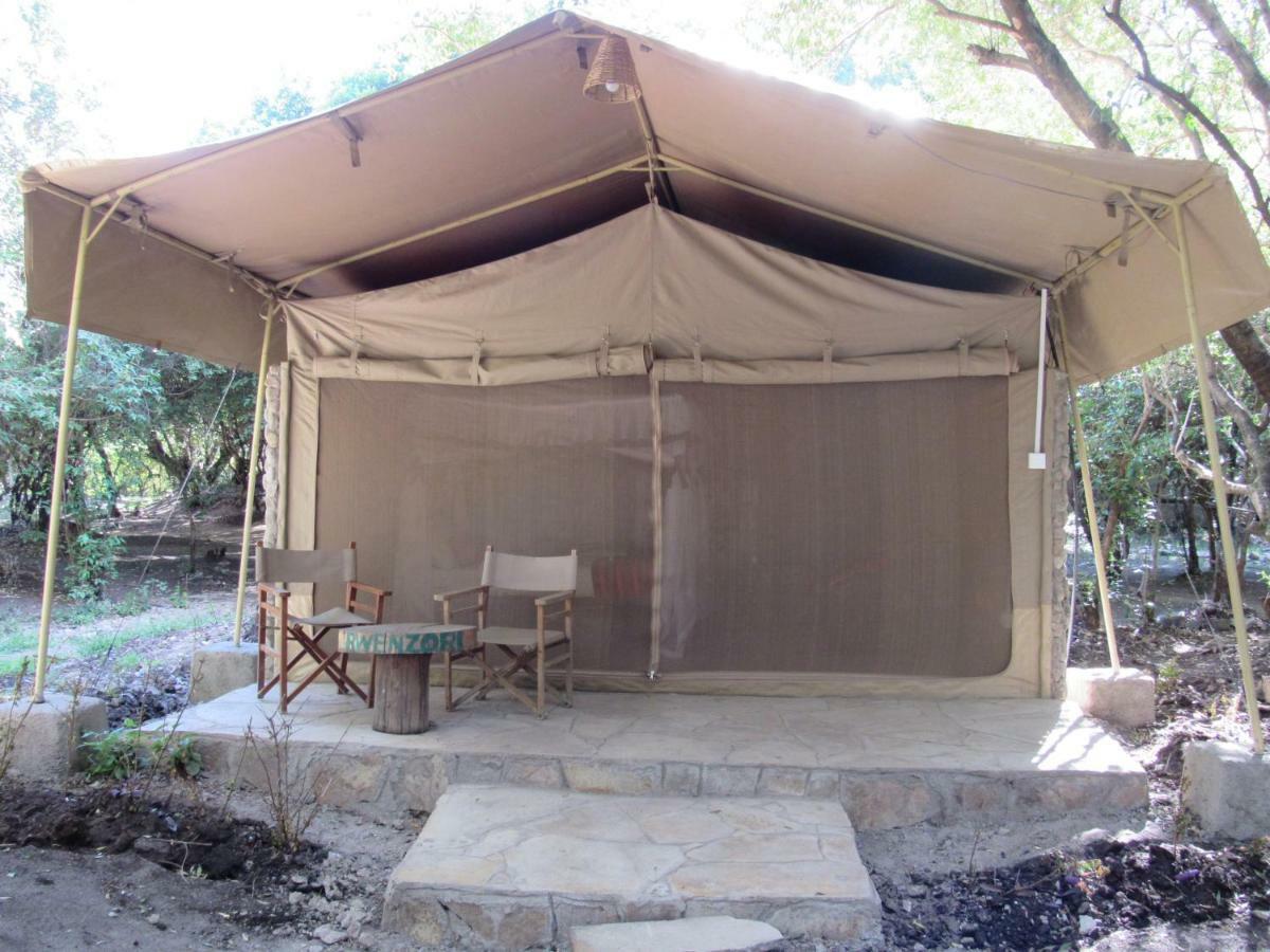 Enchoro Wildlife Camp Hotel Ololaimutiek Bagian luar foto
