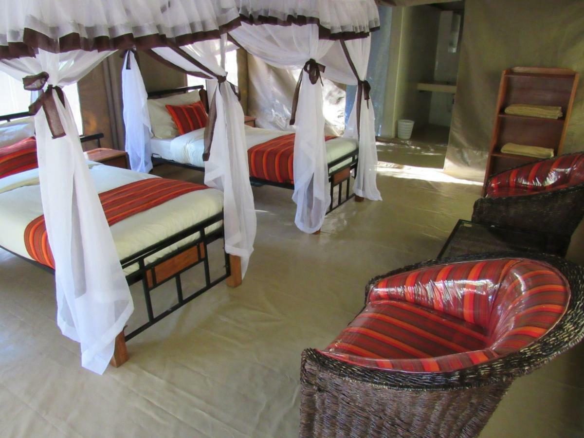 Enchoro Wildlife Camp Hotel Ololaimutiek Bagian luar foto