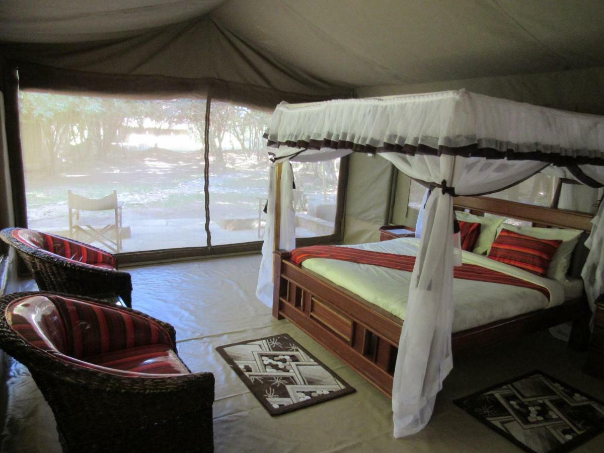 Enchoro Wildlife Camp Hotel Ololaimutiek Bagian luar foto
