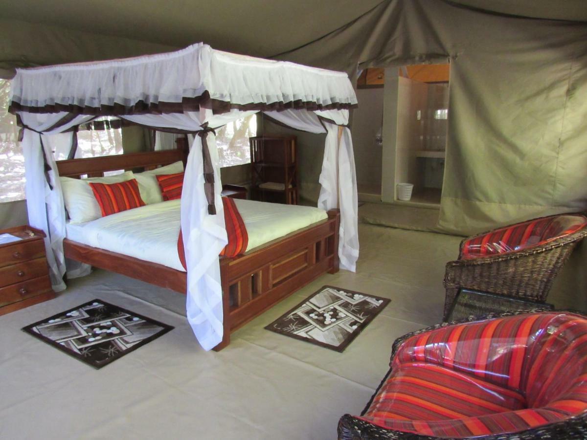 Enchoro Wildlife Camp Hotel Ololaimutiek Bagian luar foto